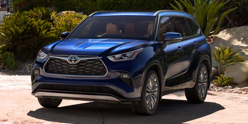 A 2025 Toyota Highlander Hybrid parked outside in Pleasant Hills, PA