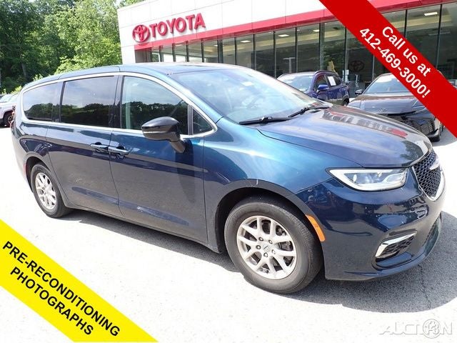 2024 Chrysler Pacifica Touring L's photo