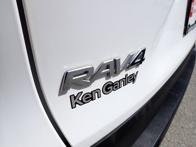 2022 Toyota RAV4 LE