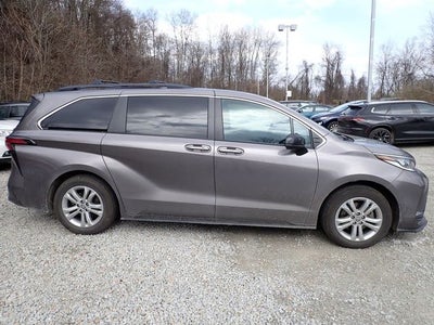 2022 Toyota Sienna XSE 7 Passenger