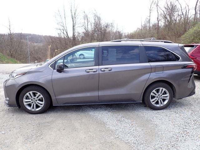 2022 Toyota Sienna XSE 7 Passenger