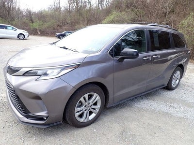 2022 Toyota Sienna XSE 7 Passenger