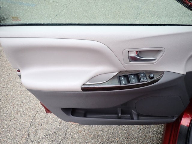 2020 Toyota Sienna XLE 7 Passenger