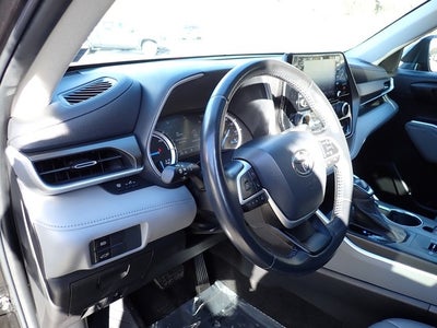 2022 Toyota Highlander Hybrid XLE