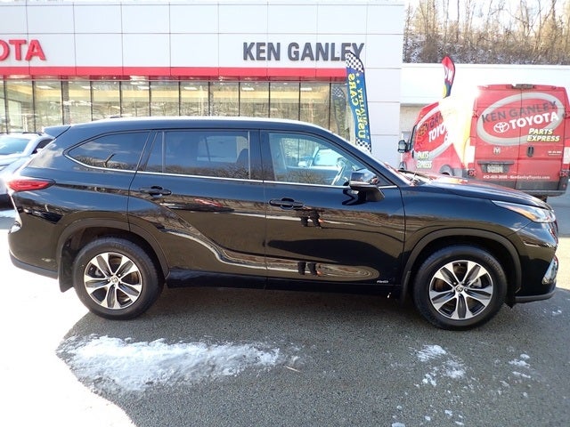 2022 Toyota Highlander Hybrid XLE
