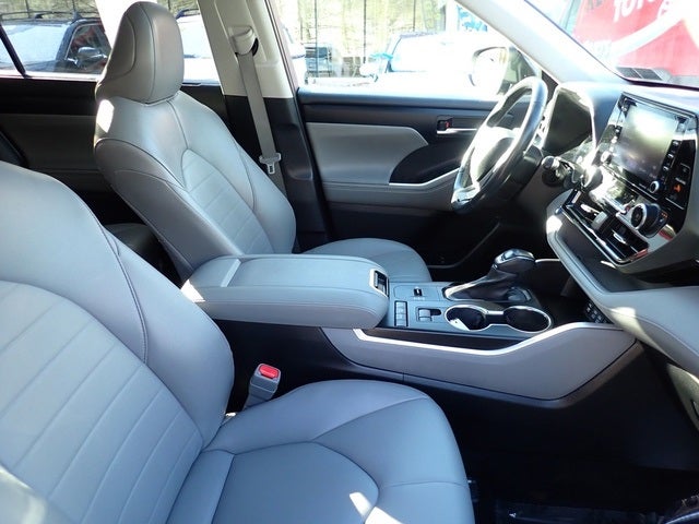 2022 Toyota Highlander Hybrid XLE