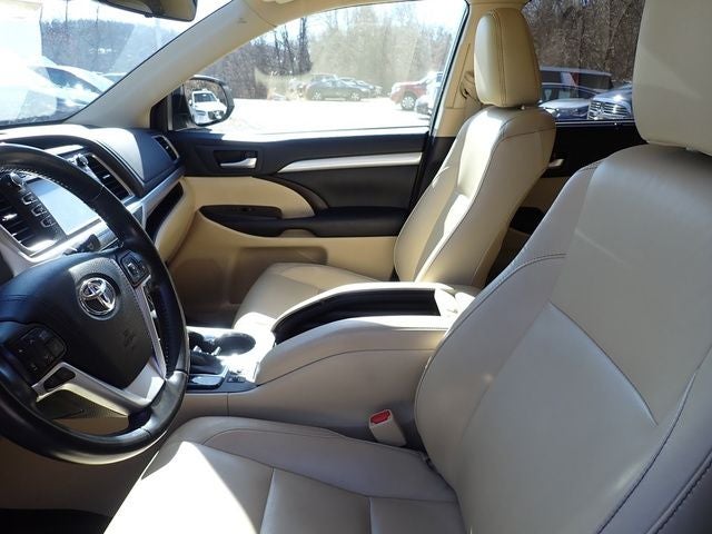 2017 Toyota Highlander Base