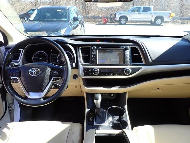 2017 Toyota Highlander Base