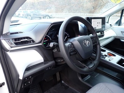 2025 Toyota Sienna LE 8 Passenger