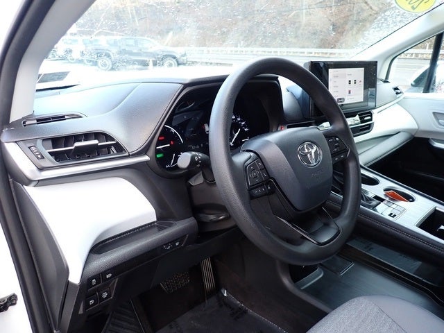 2025 Toyota Sienna LE 8 Passenger