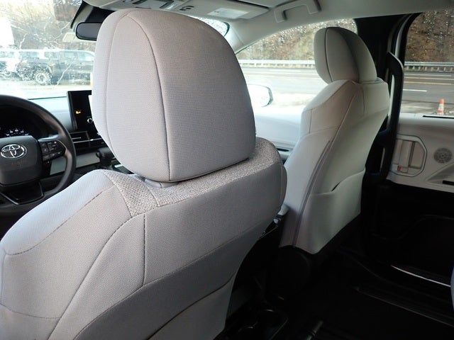 2025 Toyota Sienna LE 8 Passenger