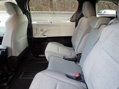 2025 Toyota Sienna LE 8 Passenger