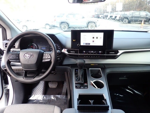 2025 Toyota Sienna LE 8 Passenger
