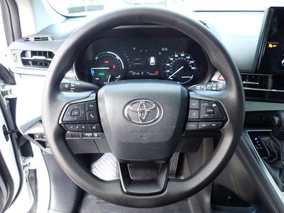 2025 Toyota Sienna LE 8 Passenger
