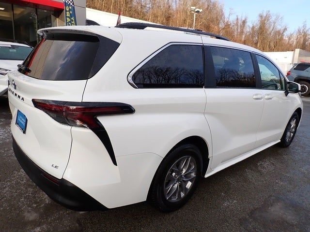 2025 Toyota Sienna LE 8 Passenger