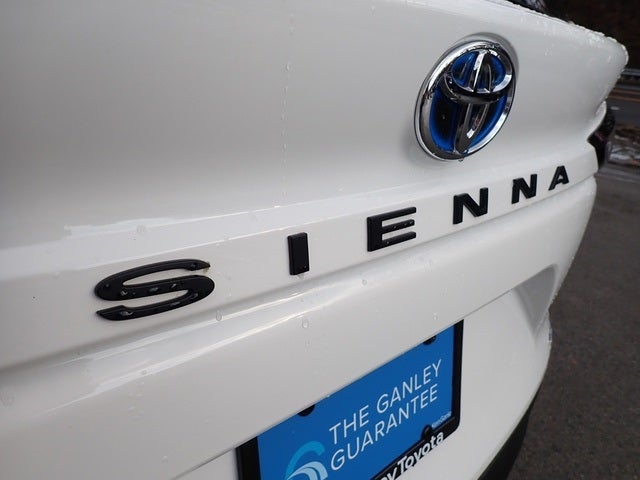 2025 Toyota Sienna LE 8 Passenger