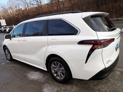 2025 Toyota Sienna LE 8 Passenger