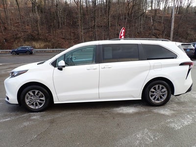 2025 Toyota Sienna LE 8 Passenger