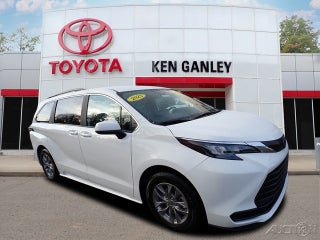 2025 Toyota Sienna LE 8 Passenger