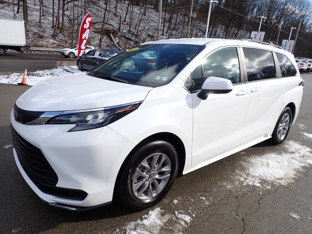 2025 Toyota Sienna LE 8 Passenger