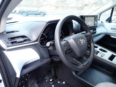 2025 Toyota Sienna LE 8 Passenger