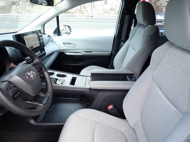 2025 Toyota Sienna LE 8 Passenger