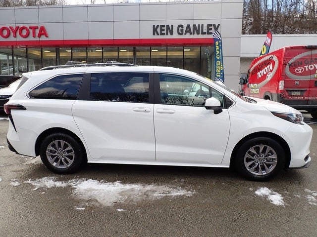 2025 Toyota Sienna LE 8 Passenger