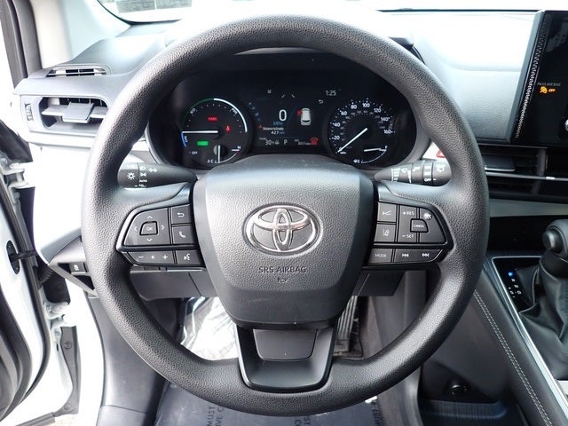 2025 Toyota Sienna LE 8 Passenger