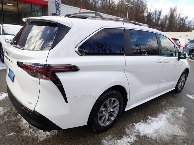 2025 Toyota Sienna LE 8 Passenger