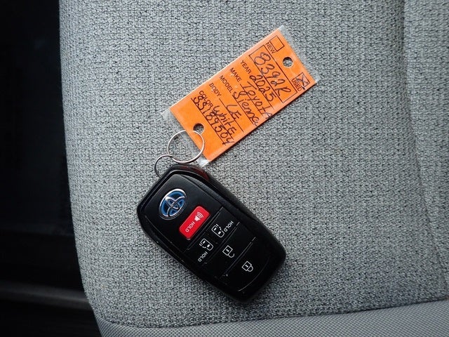 2025 Toyota Sienna LE 8 Passenger