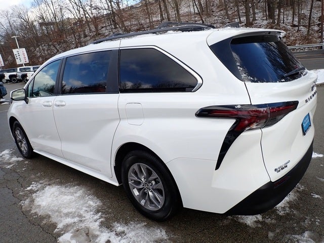 2025 Toyota Sienna LE 8 Passenger