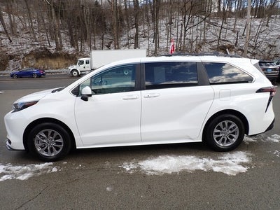 2025 Toyota Sienna LE 8 Passenger