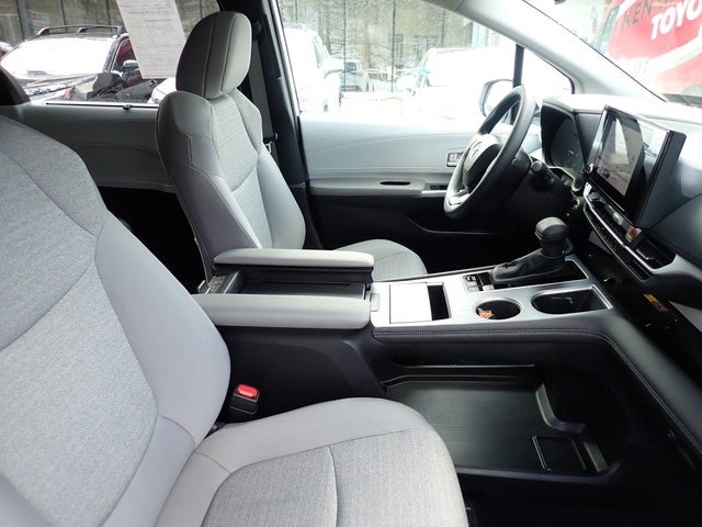 2025 Toyota Sienna LE 8 Passenger