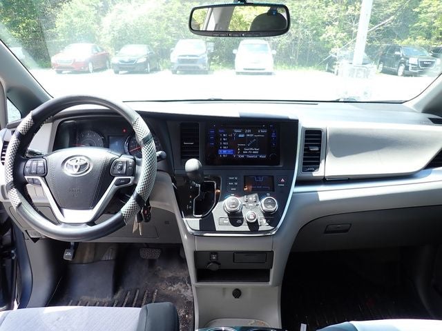 2017 Toyota Sienna LE 8 Passenger