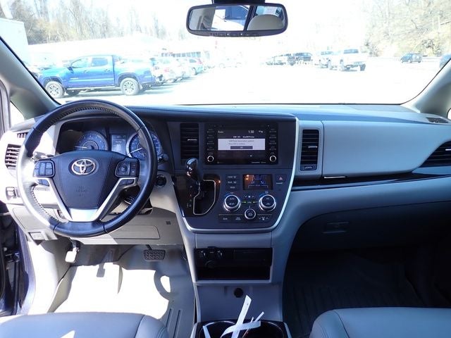 2020 Toyota Sienna XLE
