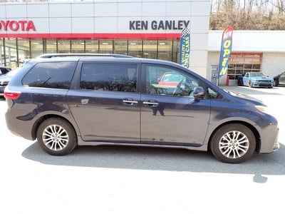 2020 Toyota Sienna XLE