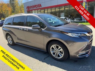 2022 Toyota Sienna Limited 7 Passenger