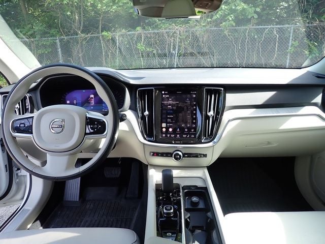 2024 Volvo V60 Cross Country B5 Plus