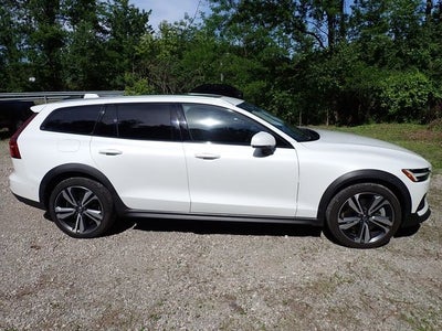2024 Volvo V60 Cross Country B5 Plus