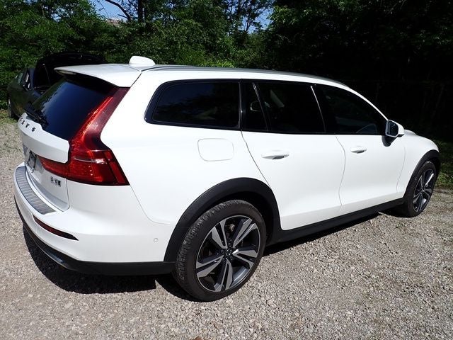 2024 Volvo V60 Cross Country B5 Plus
