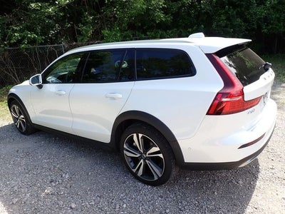2024 Volvo V60 Cross Country B5 Plus