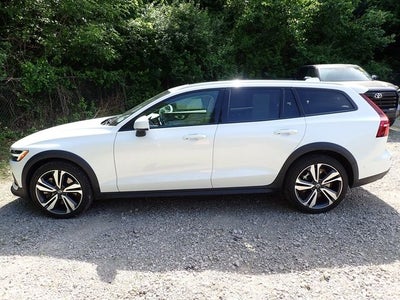 2024 Volvo V60 Cross Country B5 Plus