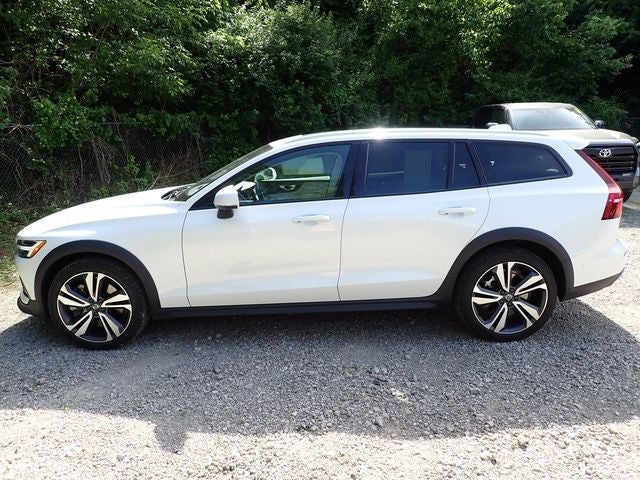 2024 Volvo V60 Cross Country B5 Plus