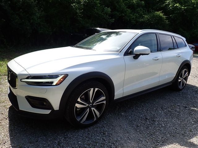 2024 Volvo V60 Cross Country B5 Plus