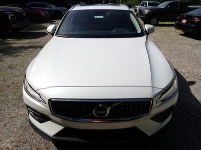 2024 Volvo V60 Cross Country B5 Plus