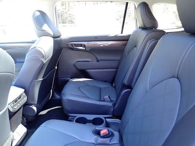 2026 Toyota Highlander Hybrid Platinum