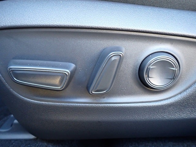 2025 Toyota RAV4 Plug-in Hybrid SE